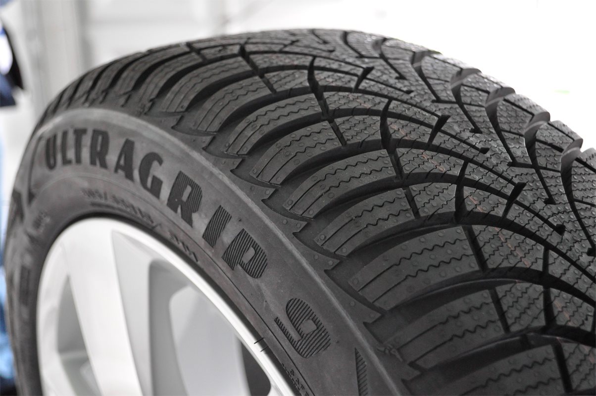Goodyear Ultra Grip 9 205/55 R16